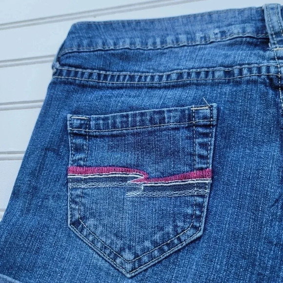 Arizona Jean Co. Denim Short Juniors Blue Mid Rise Medium Wash 5-Pocket Sz 3 - Picture 9 of 9